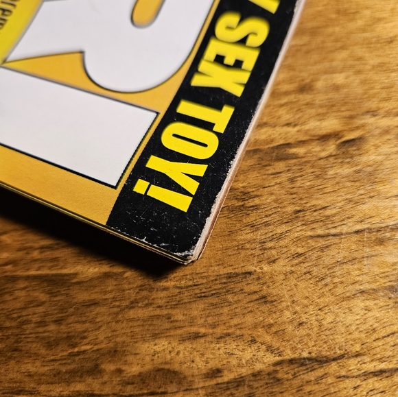 Vintage Cheri Magazine with Yellow Cover November 2005 - Picture 7 of 8